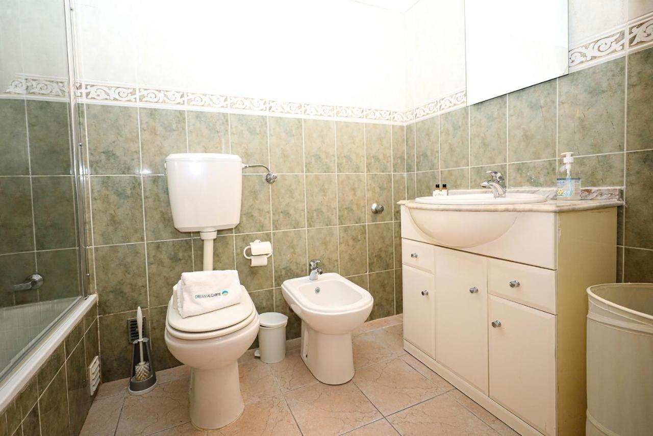B63 - Corner Street Historic Center Apartment In Lagos Extérieur photo